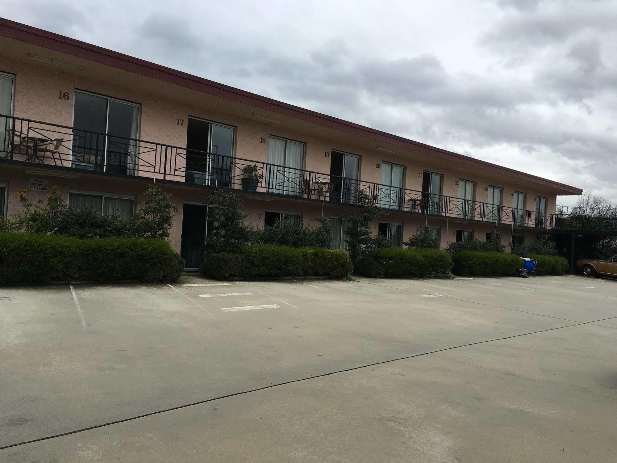 Crest Motor Inn Queanbeyan Exteriér fotografie