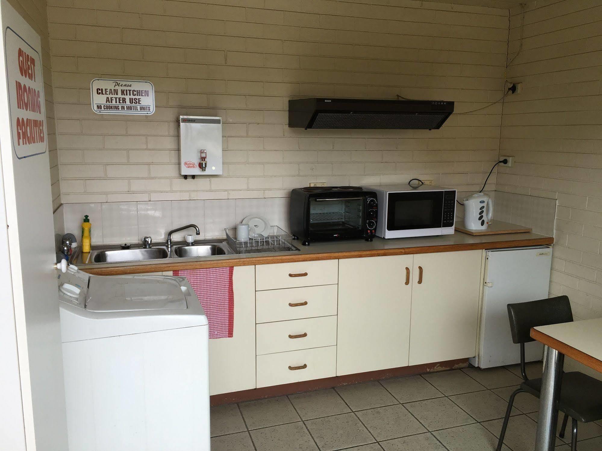 Crest Motor Inn Queanbeyan Exteriér fotografie