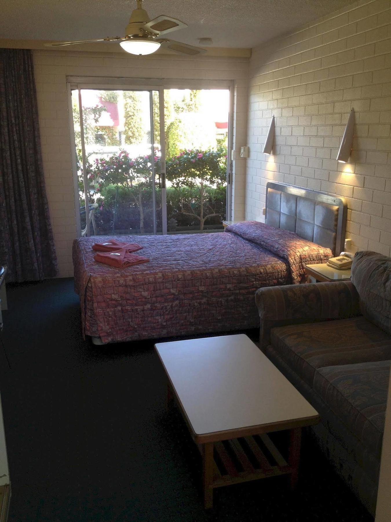 Crest Motor Inn Queanbeyan Exteriér fotografie